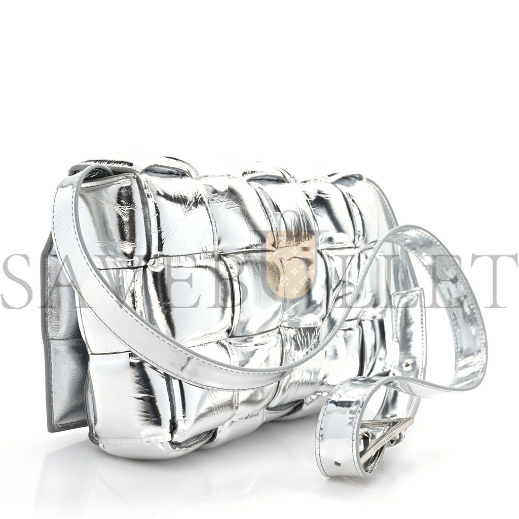 bo*te*ga Ve*ne*ta metallic lambskin padded cassette crossbody bag silver (26*18*8cm)