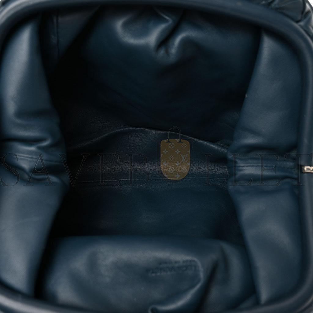 bo*te*ga Ve*ne*ta nappa maxi intrecciato the pouch oversized clutch deep blue 1313552 (37*22*8)