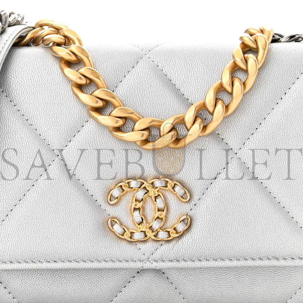 Ch*el metallic lambskin quilted Ch*el 19 wallet on chain woc silver (19*11*3cm)