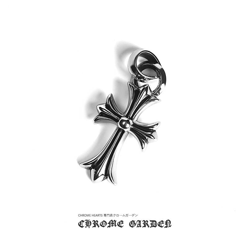Ch**me He**ts small cross pendant
