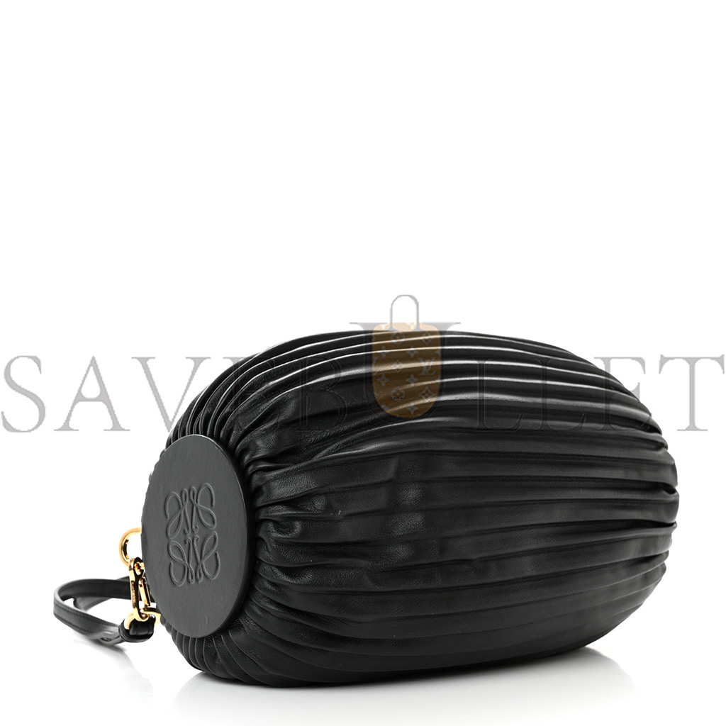 l*ew* lambskin pleated bracelet pouch shoulder bag black (25*9*9cm)