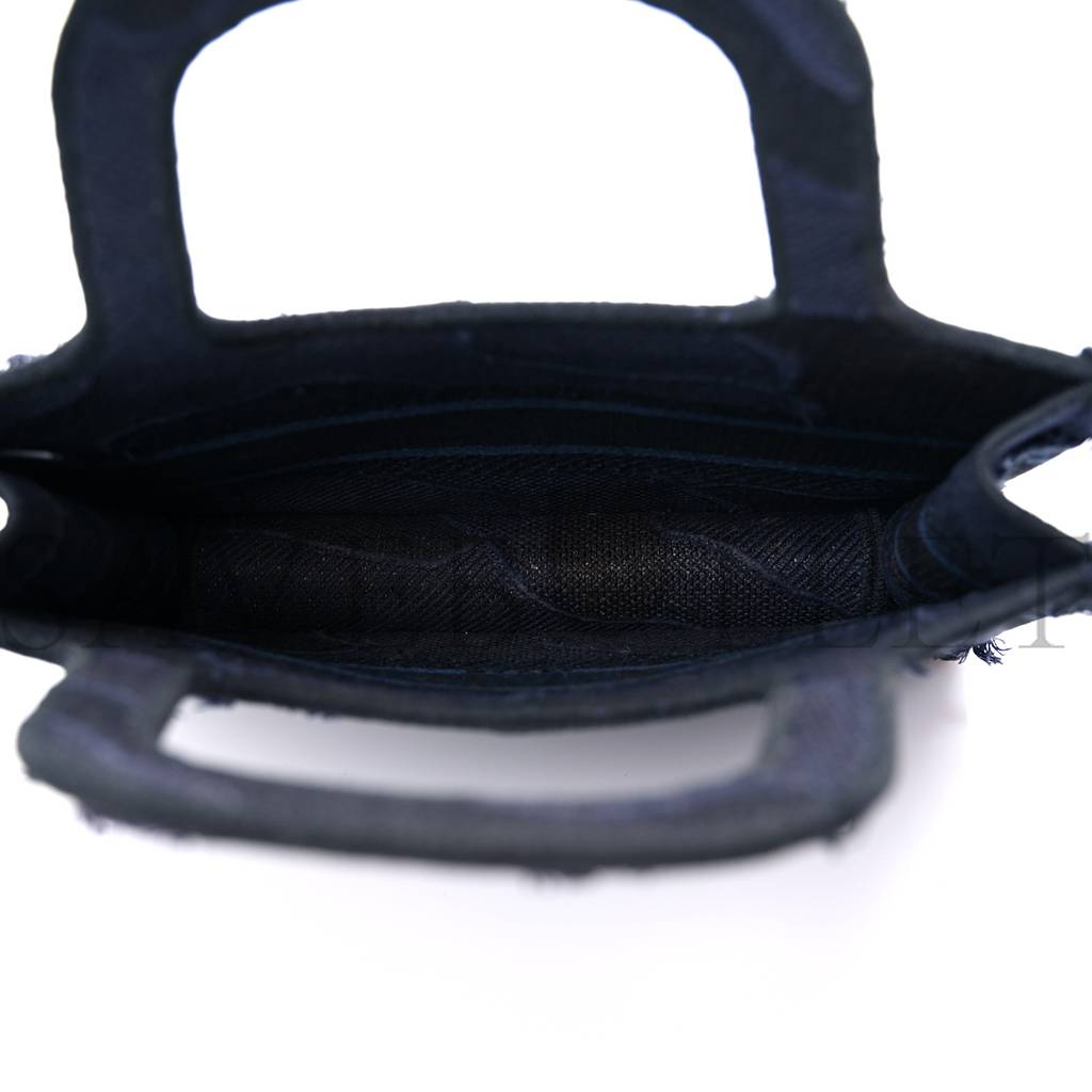 D*or canvas embroidered camouflage mini book tote blue (23*15*5.7cm)