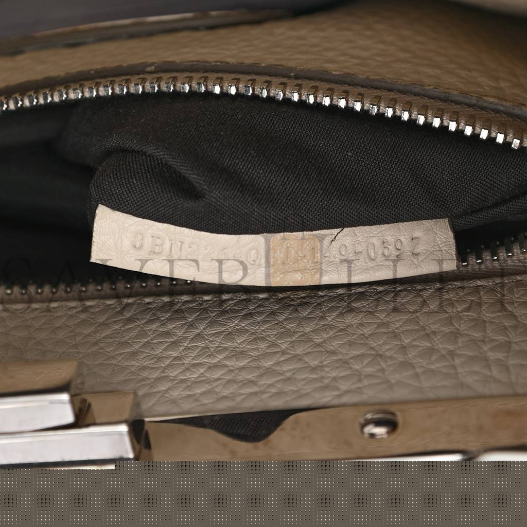 F**di cuoio romano selleria bi-color medium peekaboo iconic satchel asfalto latte (34*25*10cm)